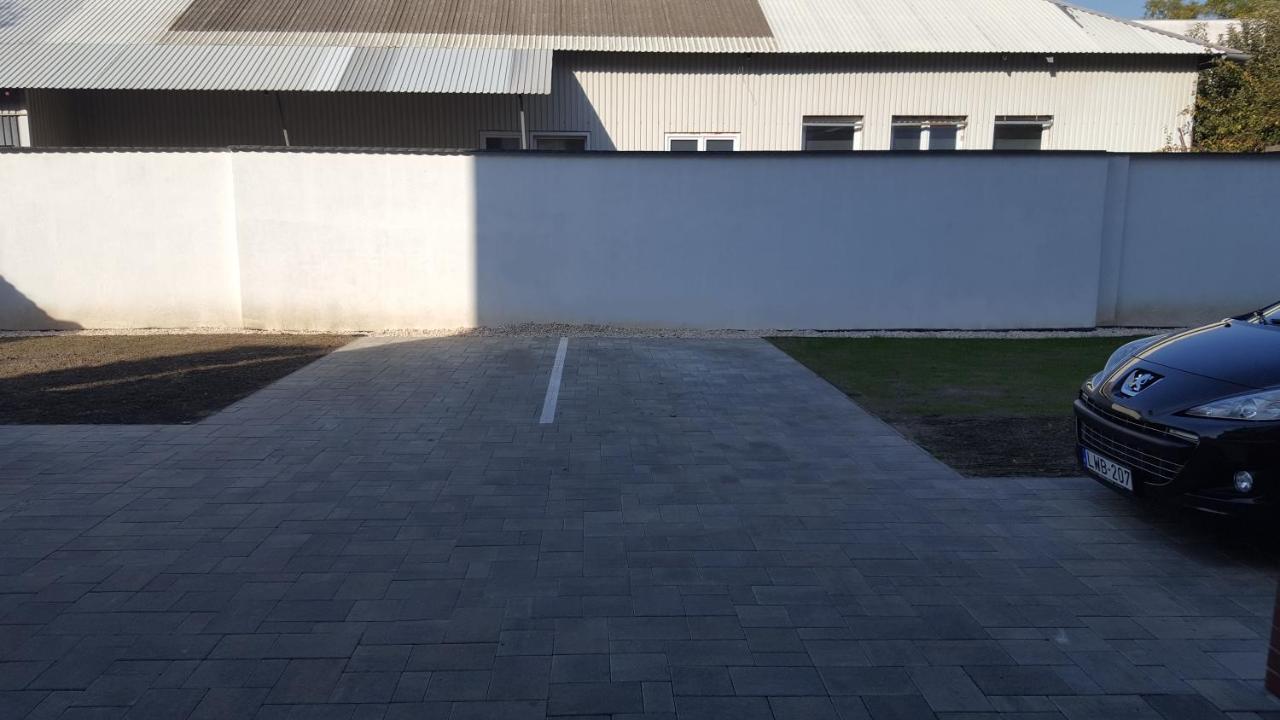 Moonshine Szeged Apartment Exterior foto